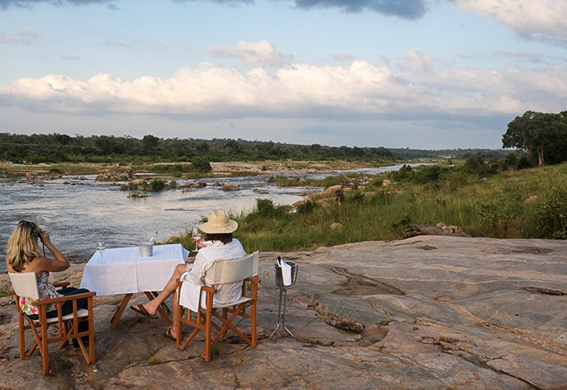 Sundowners at the crocodile river - Mjejane River Lodge