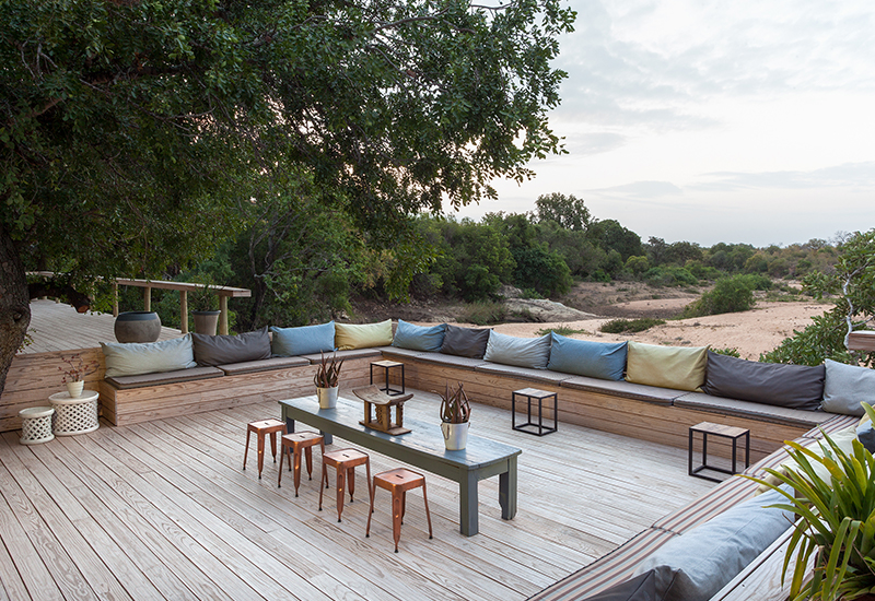 deck area of Thornybush Game Lodge 