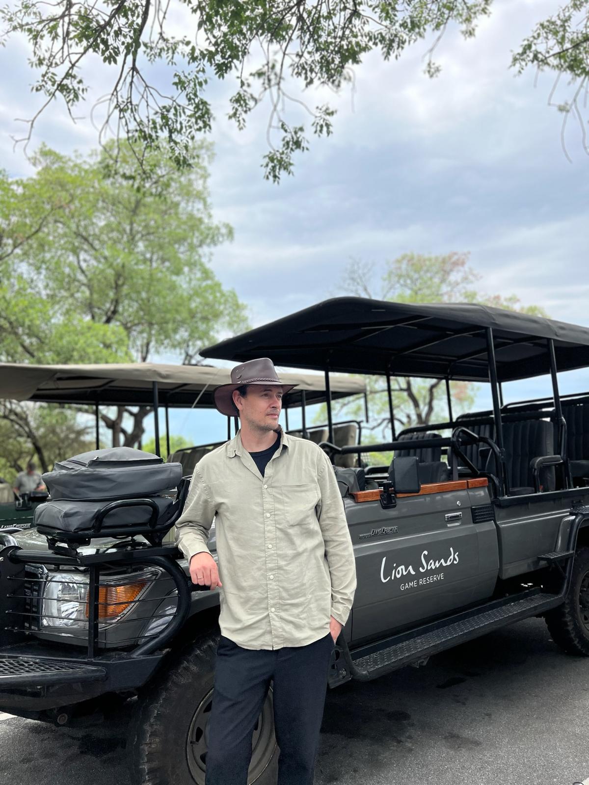 Our guests from California had an incredible stay at Lion Sands Tinga Lodge in the Hinkwenu Residence. Within an hour of landing, they were already on a game drive, spotting a leopard with a kill in a tree