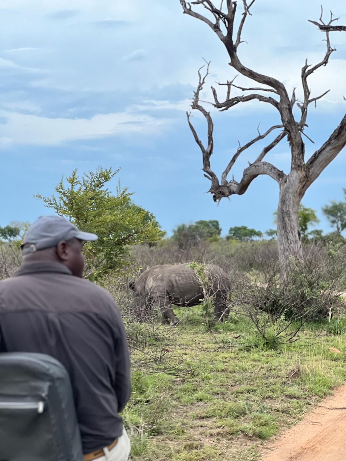 Our guests from California had an incredible stay at Lion Sands Tinga Lodge in the Hinkwenu Residence. Within an hour of landing, they were already on a game drive, spotting a leopard with a kill in a tree