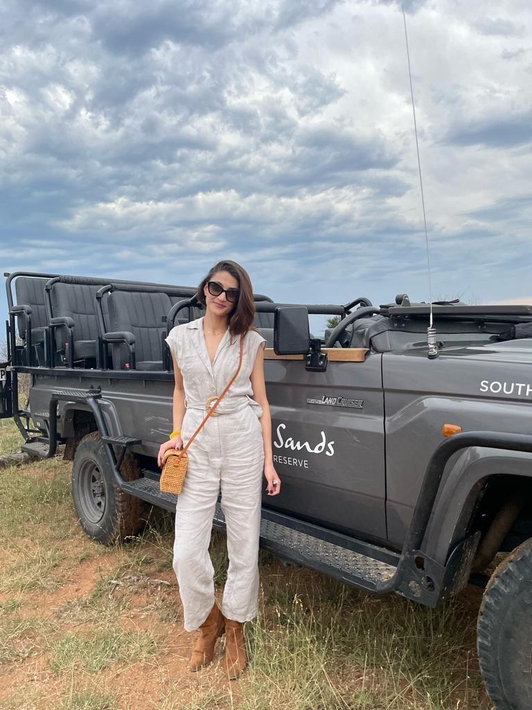 Our guests from California had an incredible stay at Lion Sands Tinga Lodge in the Hinkwenu Residence. Within an hour of landing, they were already on a game drive, spotting a leopard with a kill in a tree