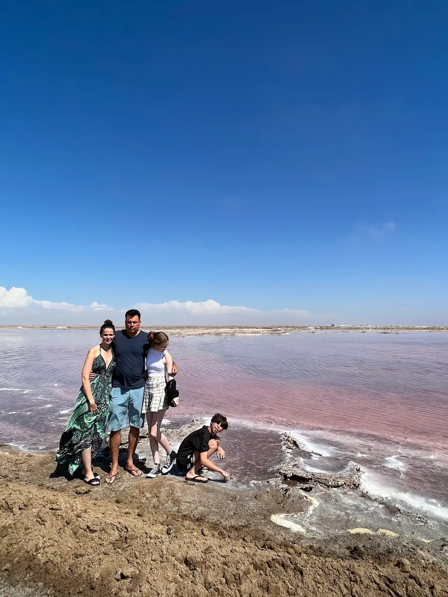 Our UK guests explored Namibia by private flights, visiting Windhoek, Sossusvlei, and Swakopmund. Highlights included desert rain, quad biking, aerial views of seal colonies, and Swakopmund’s salt pans, flamingos, and vibrant pier