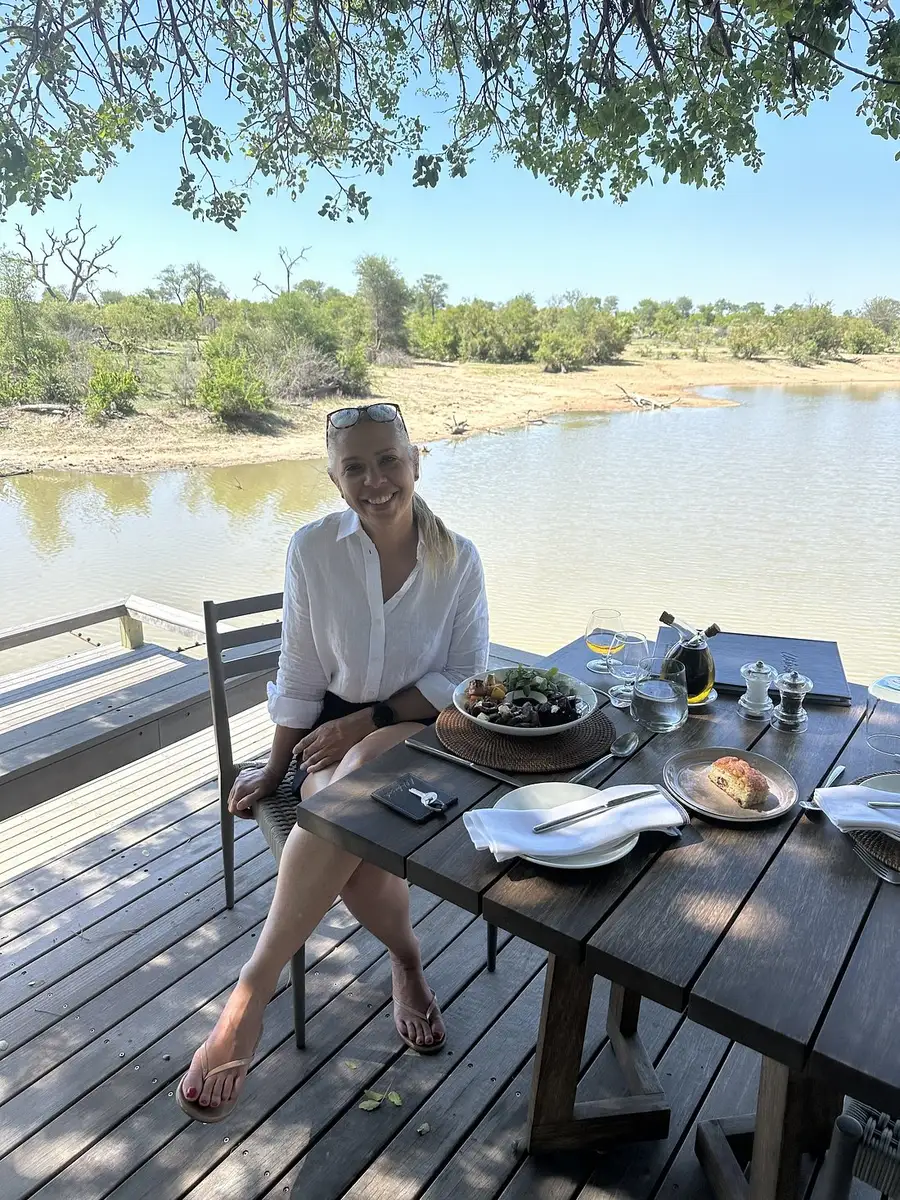 A magical first safari experience! Our guest from Florida enjoyed an unforgettable journey at Simbavati Waterside, creating memories to last a lifetime.