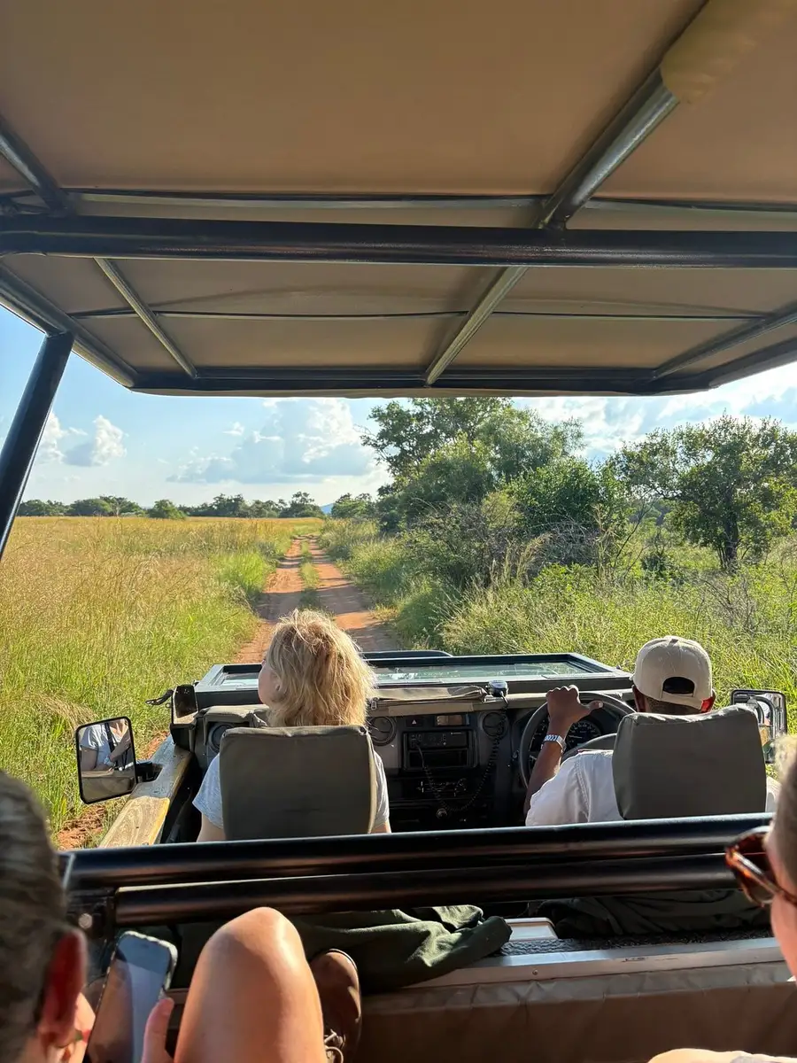 Our guests from GB, on their very first Mabula safari, enjoyed a memorable stay—complete with cheeky monkeys, a lovely lodge, and exciting wildlife encounters from lions to sleepy giraffes!