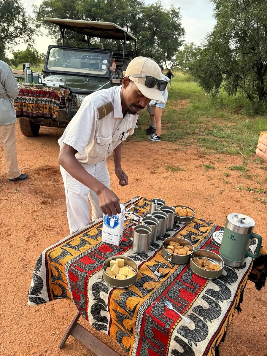 Our guests from GB, on their very first Mabula safari, enjoyed a memorable stay—complete with cheeky monkeys, a lovely lodge, and exciting wildlife encounters from lions to sleepy giraffes!